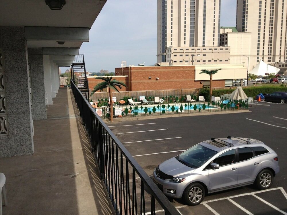 Фото Rainbow Motor Inn - by the Falls