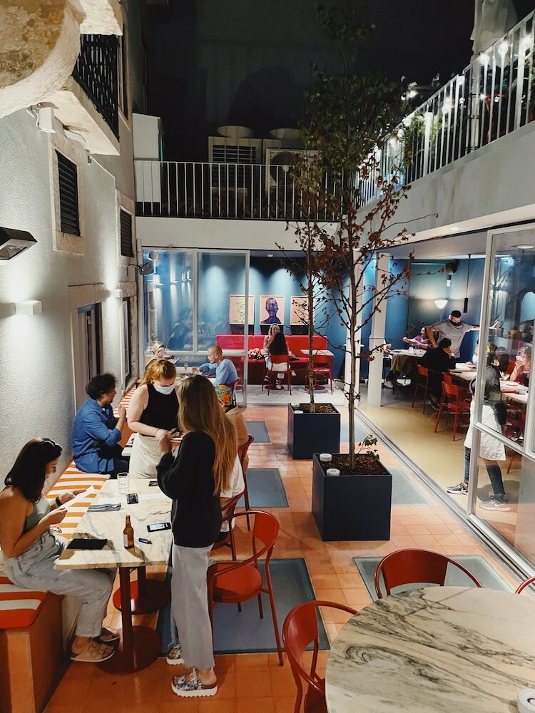 Фото Esqina Cosmopolitan Lodge