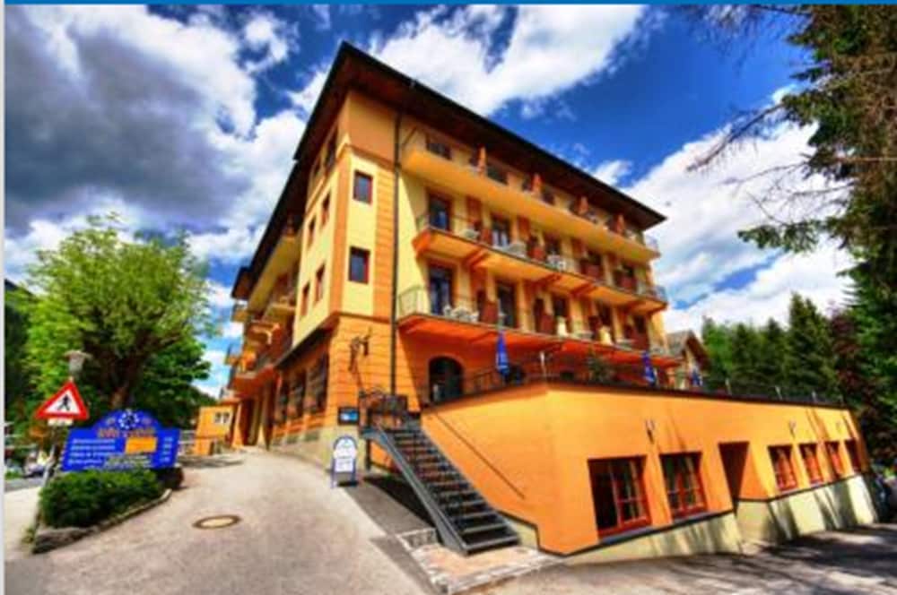 Фото Euro Youth Hotel & Krone