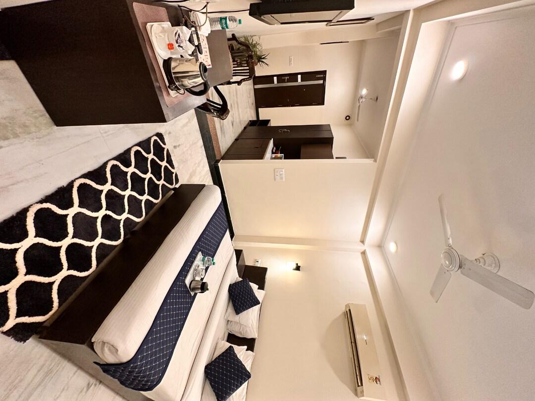 Фото Hollyhocks Residency