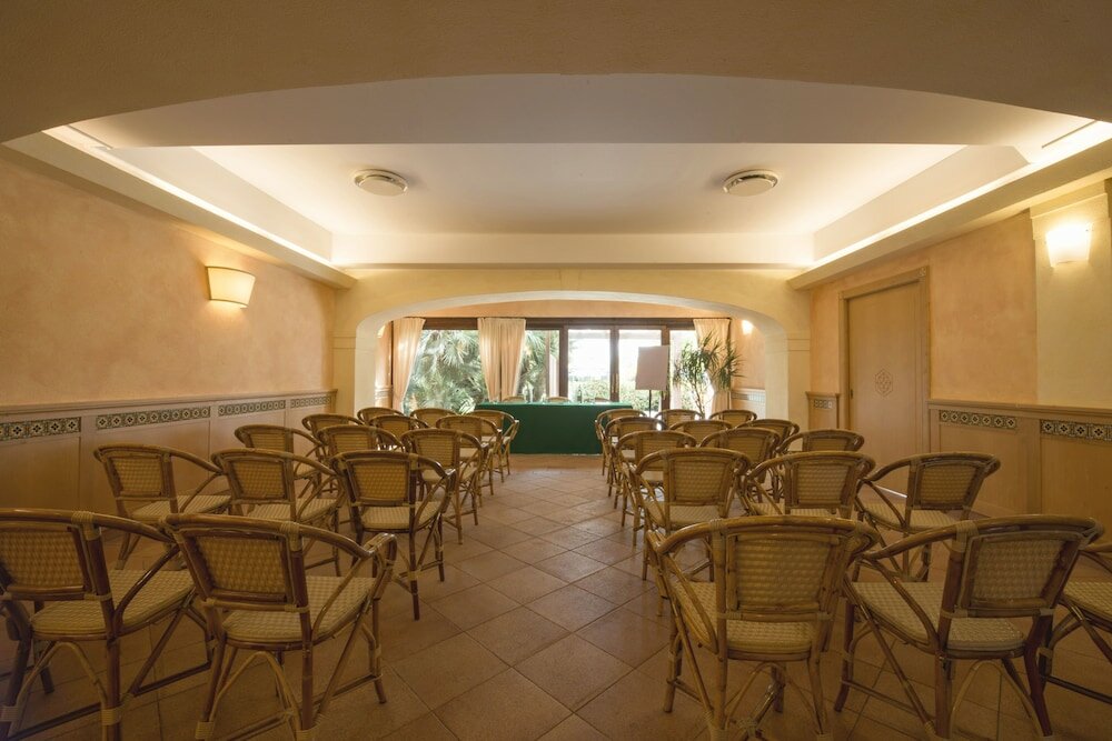 Фото Lantana Resort Hotel & Apartments