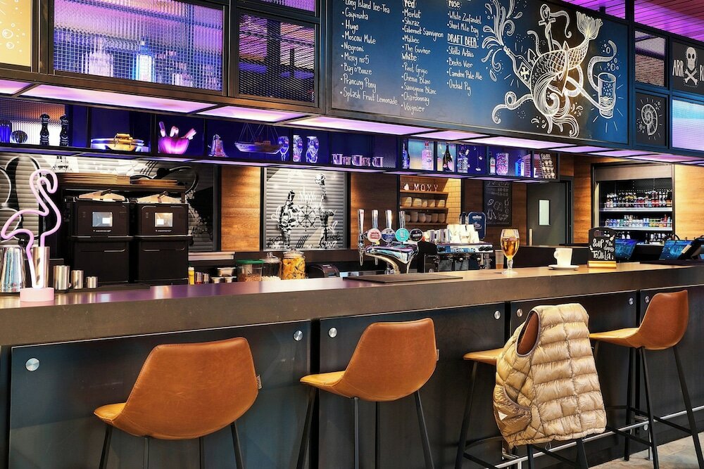 Фото Moxy Southampton