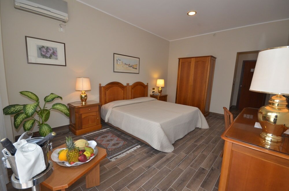 Фото Garden Hotel