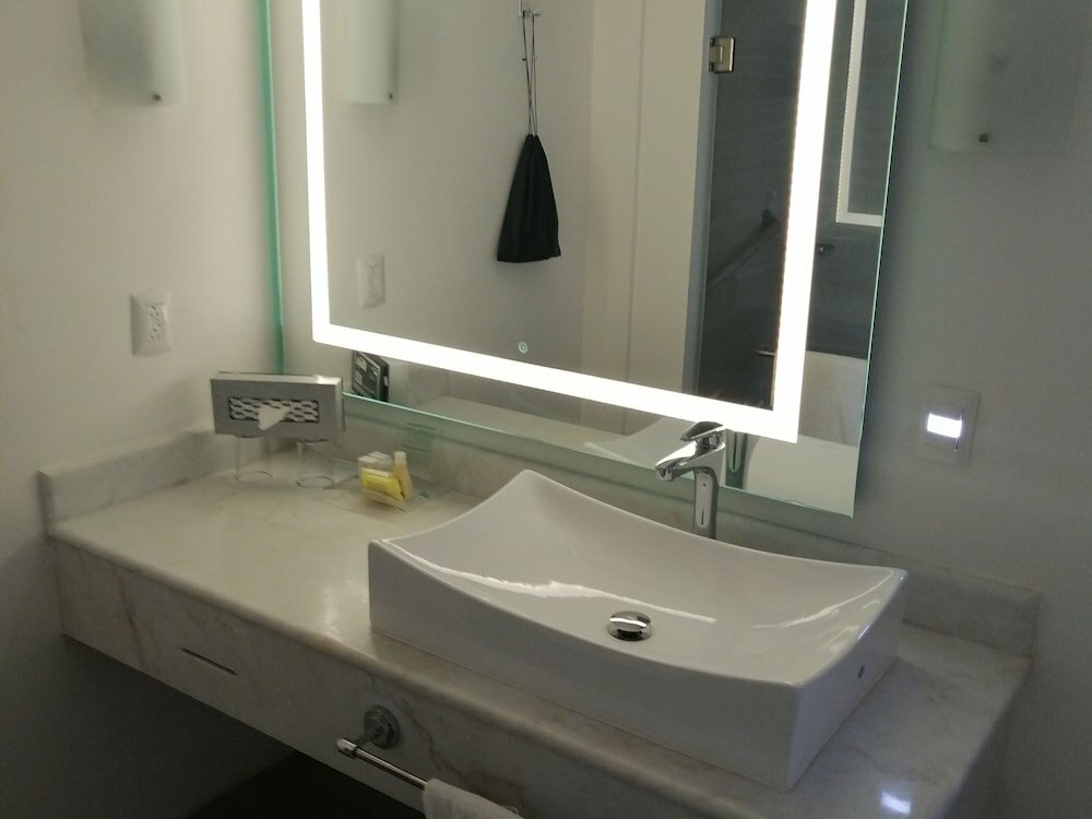 Фото Holiday Inn & Suites Guadalajara Centro Historico