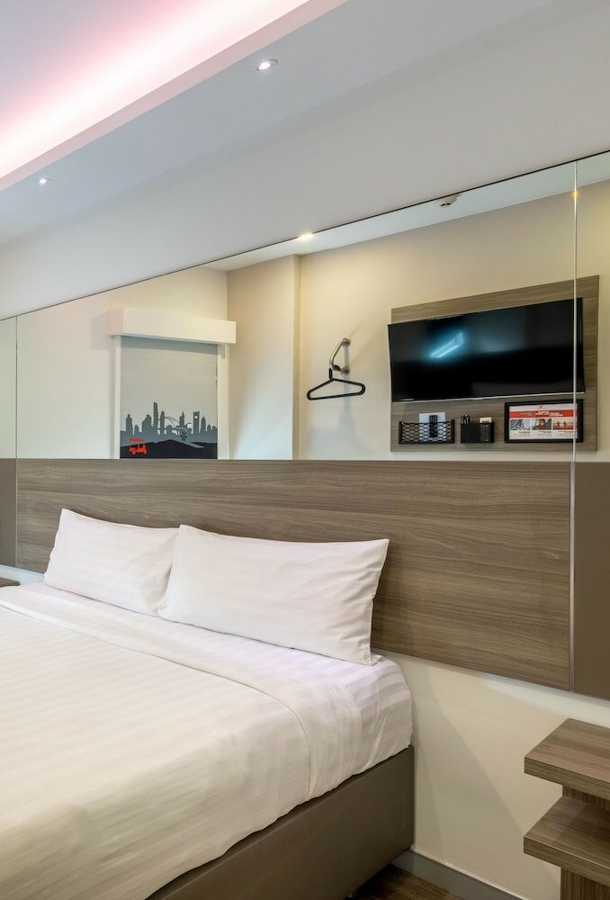 Фото Red Planet Bangkok Surawong