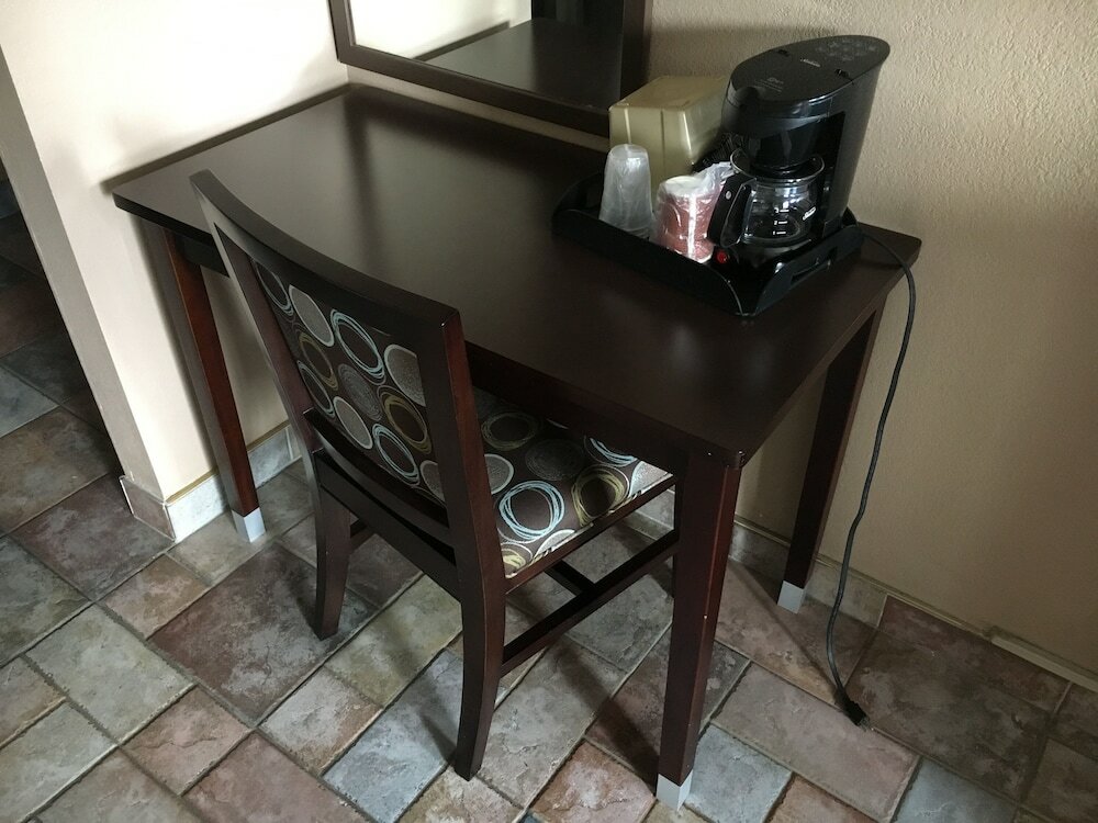 Фото Del Amo Inn