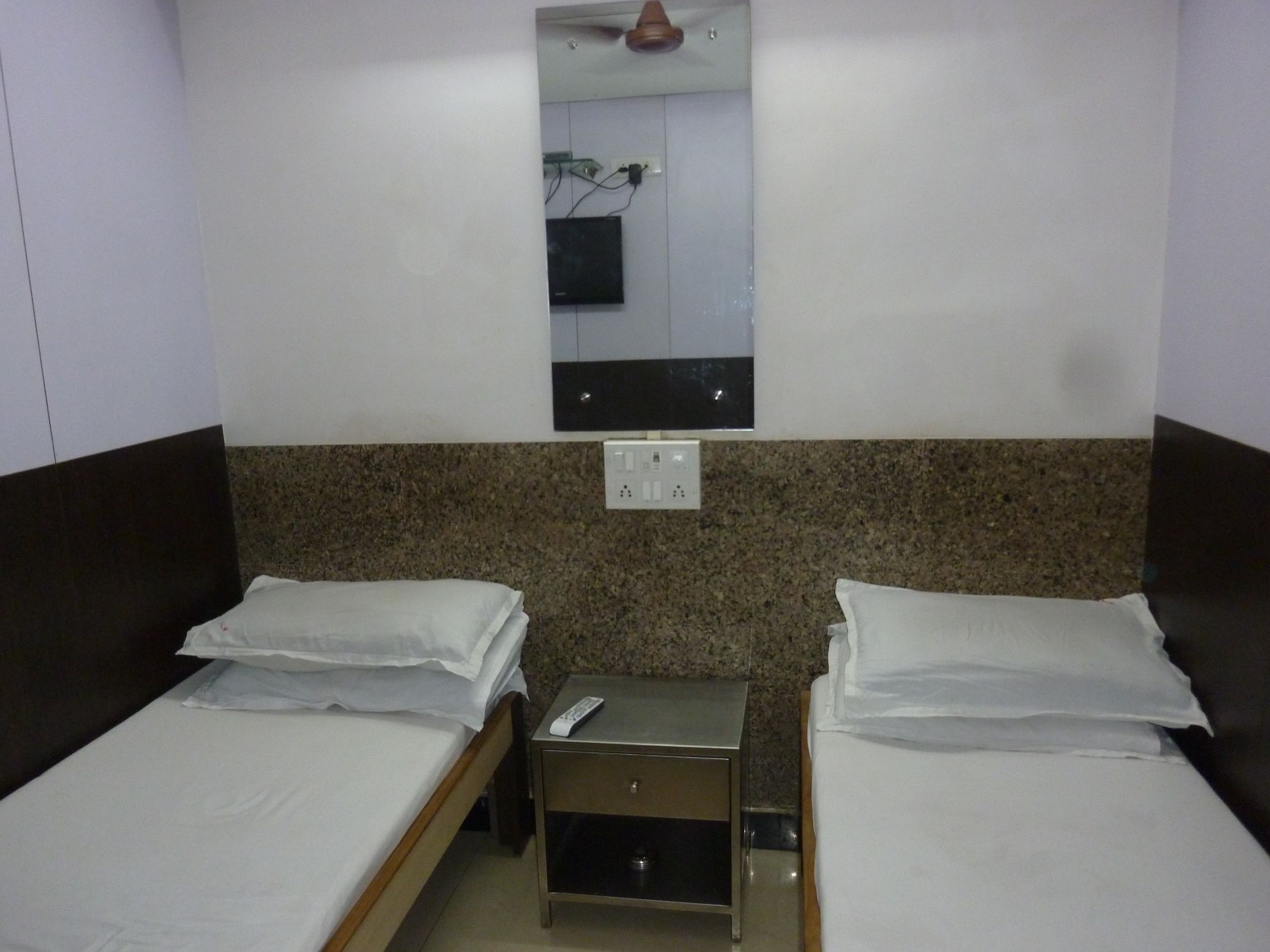 Фото Yadgar Guest House
