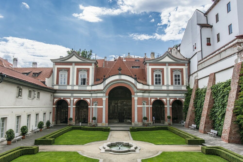 Фото отеля 2