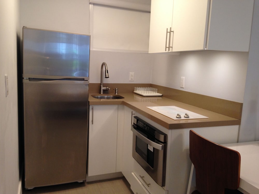 Фото Tides Inn Hotel