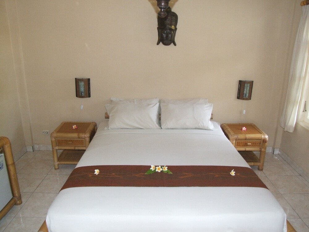 Фото Chonos Hotel Lovina