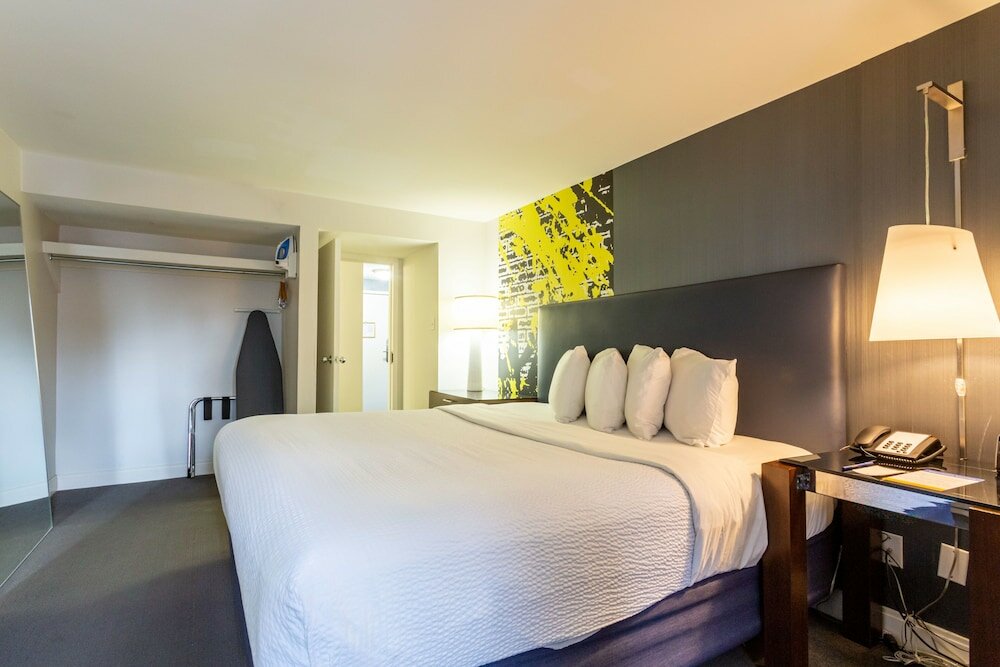 Фото Comfort Inn & Suites Baltimore Inner Harbor