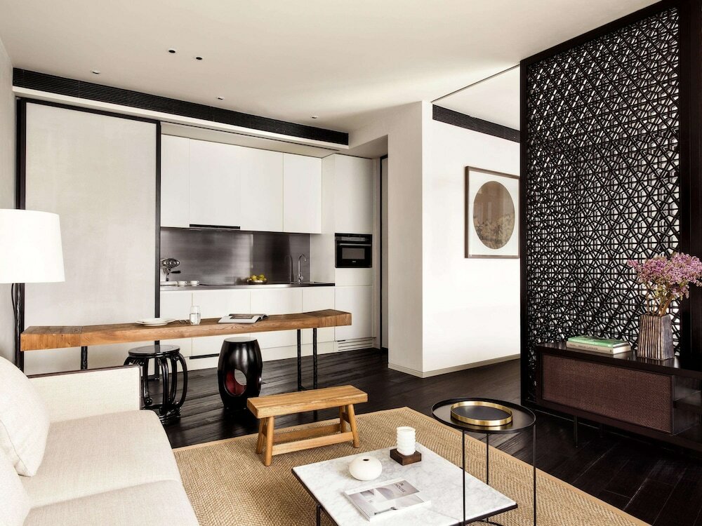 Фото The Middle House