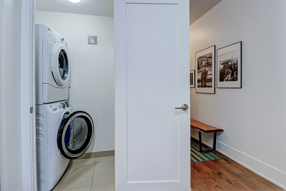 Фото Life Suites Loft - Cn Tower