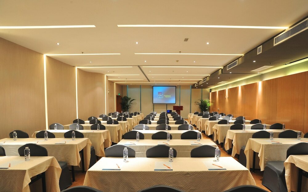 Фото Novotel Shenzhen Watergate