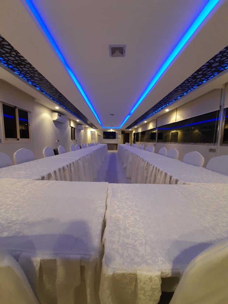 Фото Qasr Alshamal Hotel