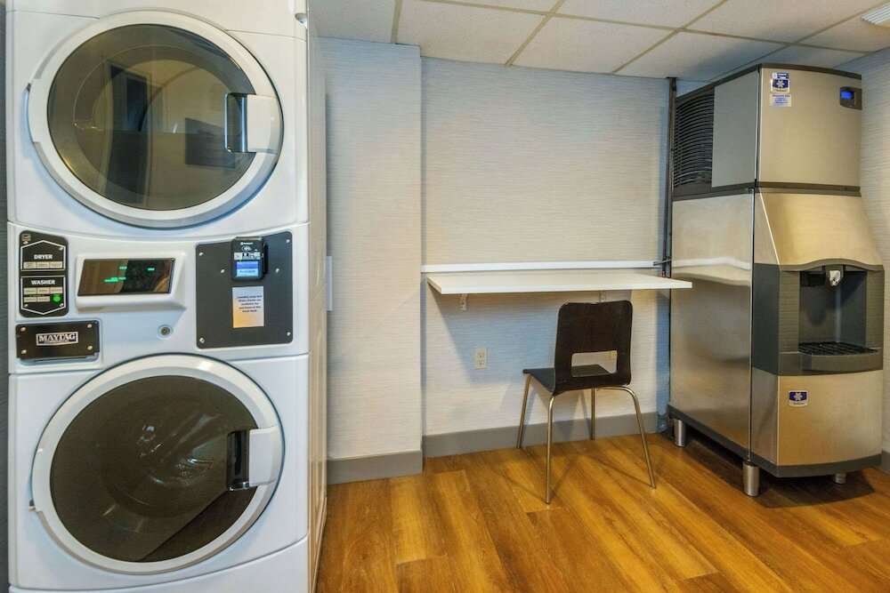 Фото Comfort Inn Hwy 401