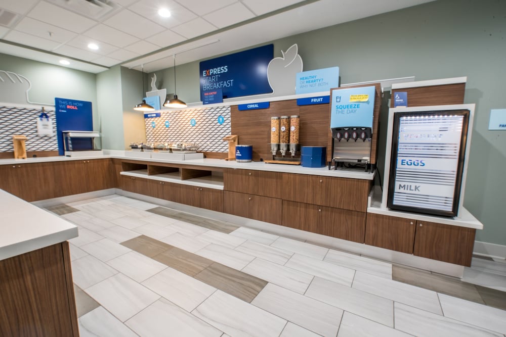 Фото Holiday Inn Express & Suites Lake Charles South Casino Area, an Ihg Hotel