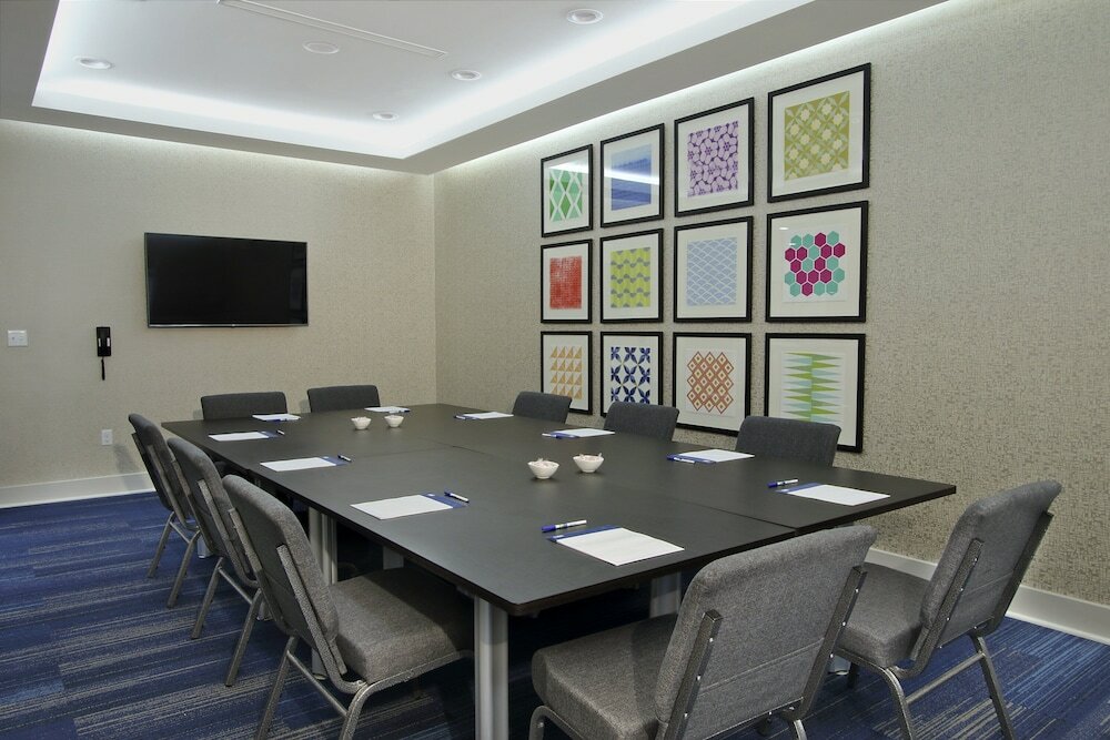 Фото Holiday Inn Express & Suites Lake Charles South Casino Area, an Ihg Hotel