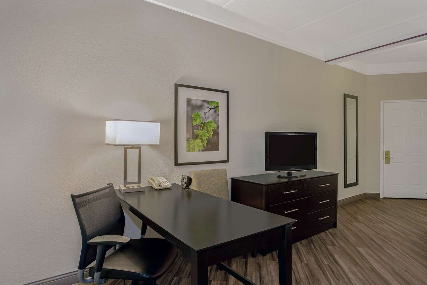 Фото La Quinta Inn & Suites by Wyndham Orlando Airport North