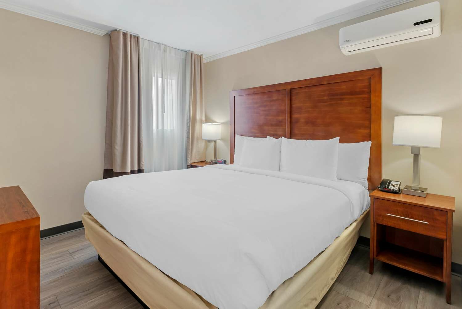 Фото Comfort Inn Santa Monica - West Los Angeles