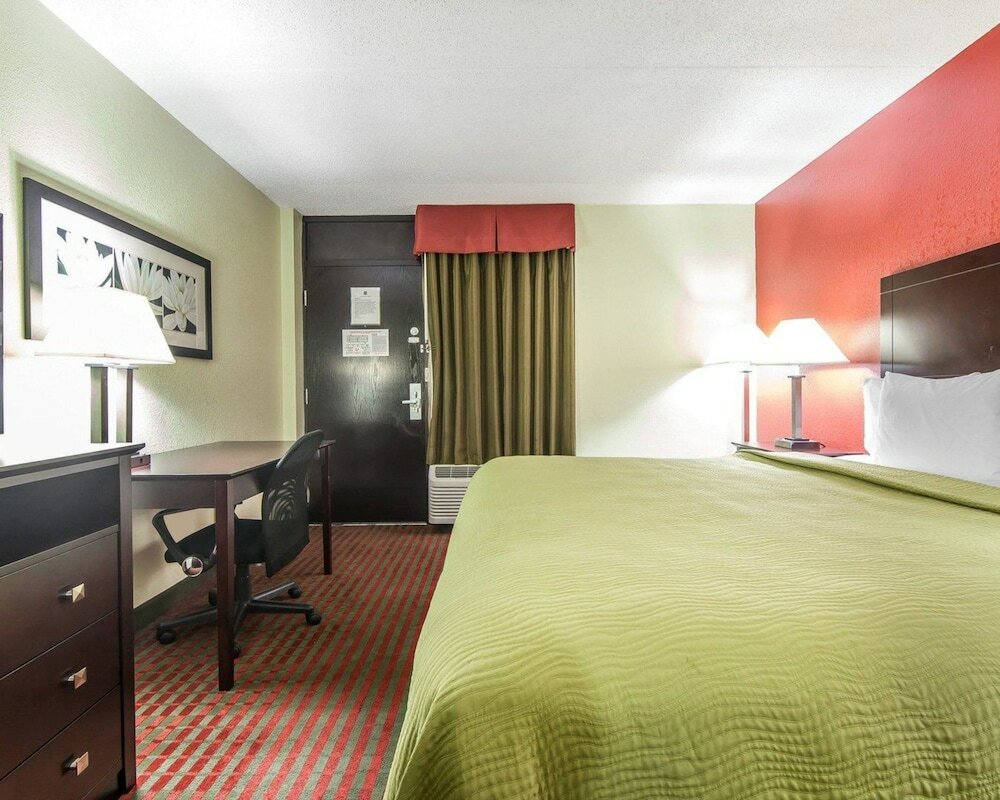 Фото Quality Inn West