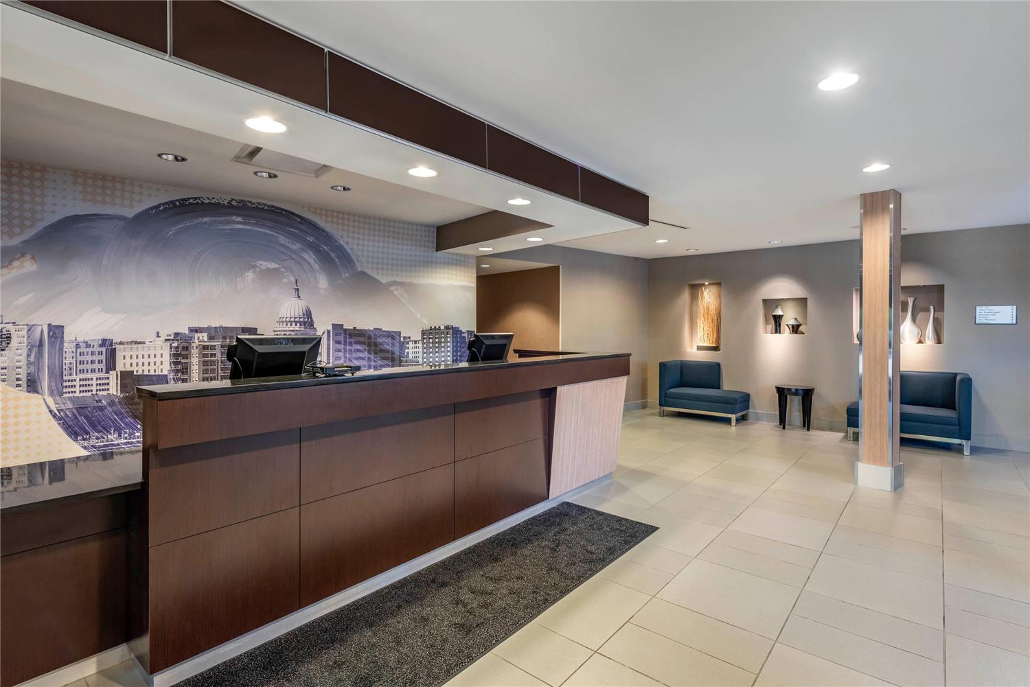 Фото Cambria Hotel Madison East