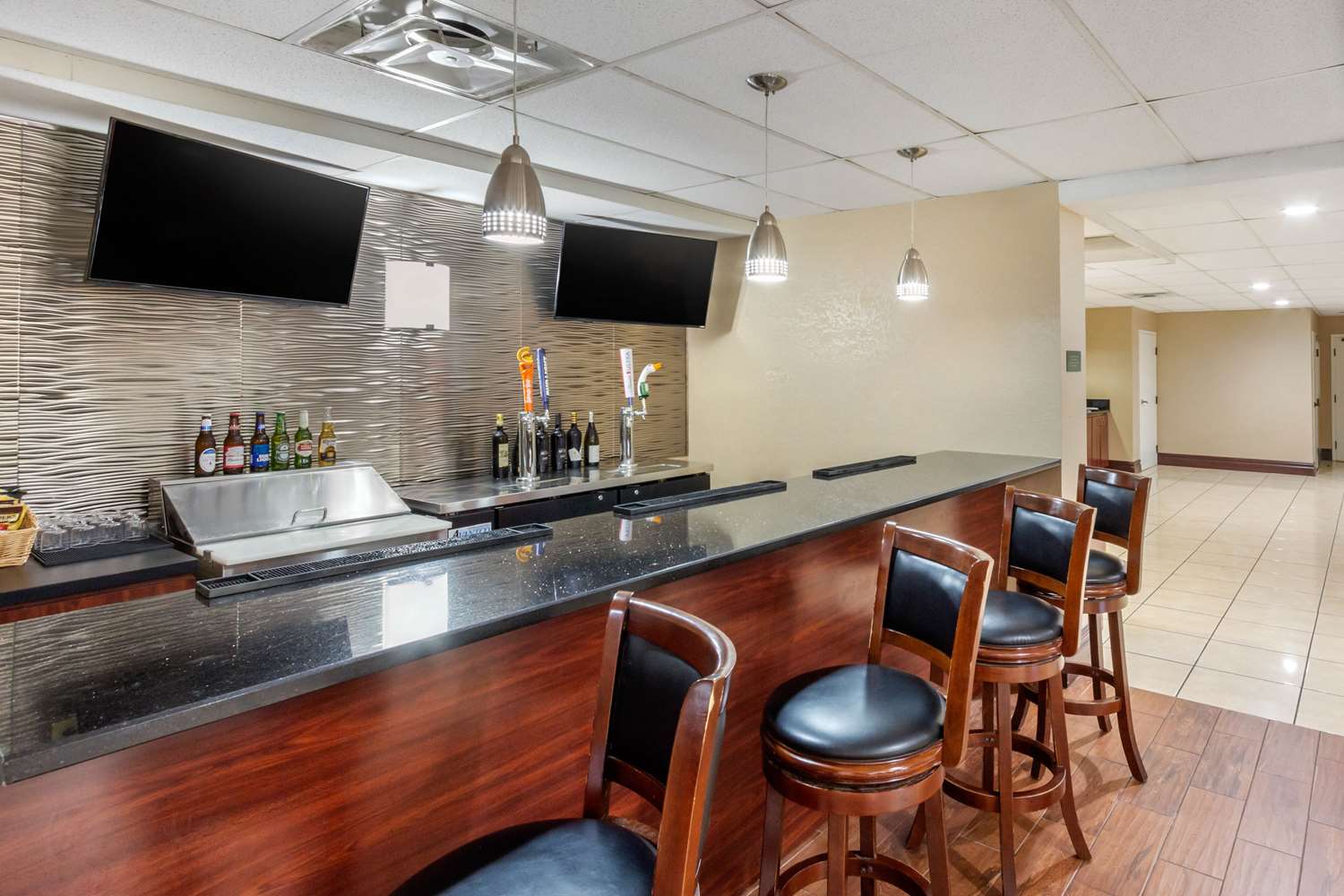 Фото Comfort Inn St Petersburg North