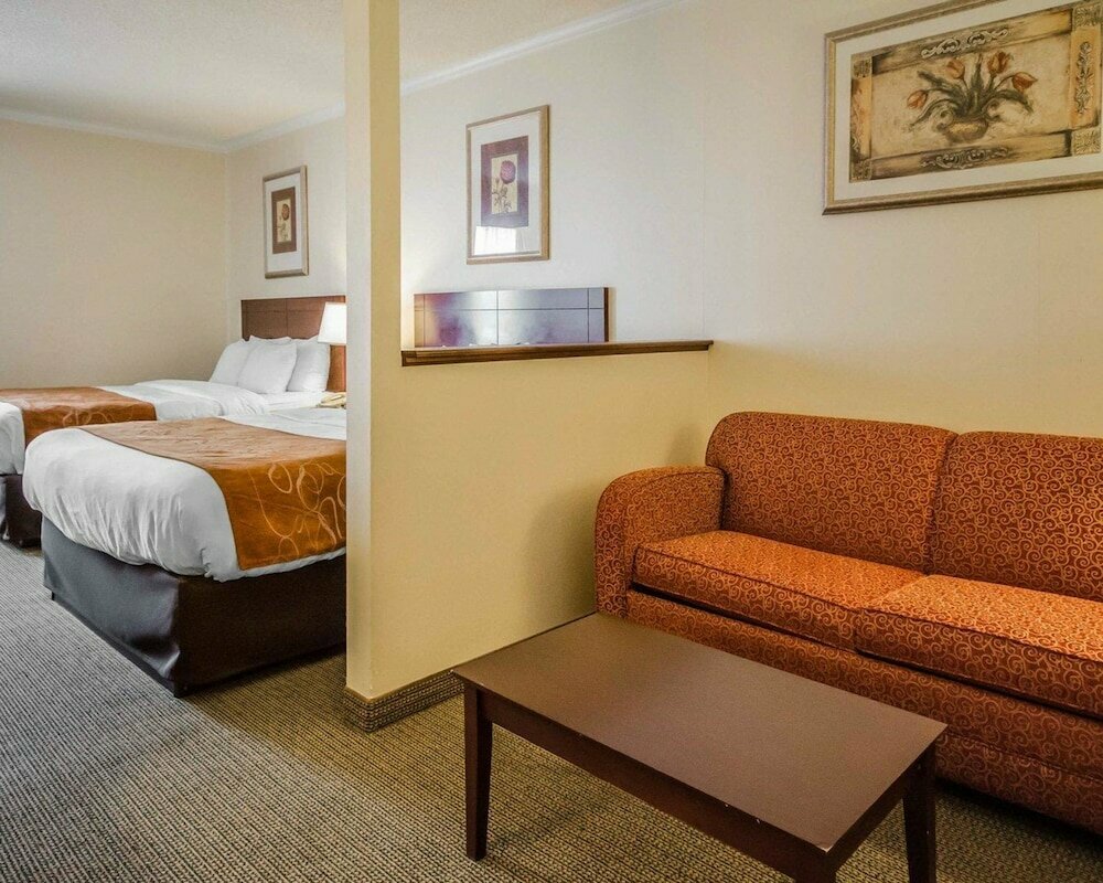 Hotel Quality Suites Jeffersonville - Louisville North, Clarksville, photo