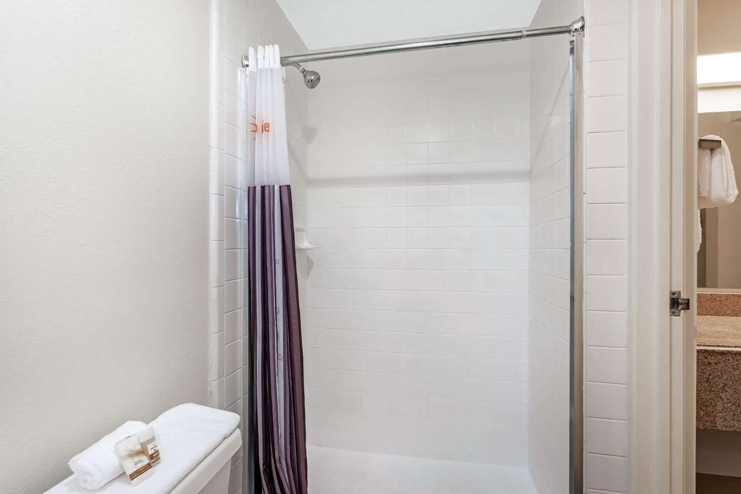 Фото La Quinta Inn & Suites by Wyndham Orlando South