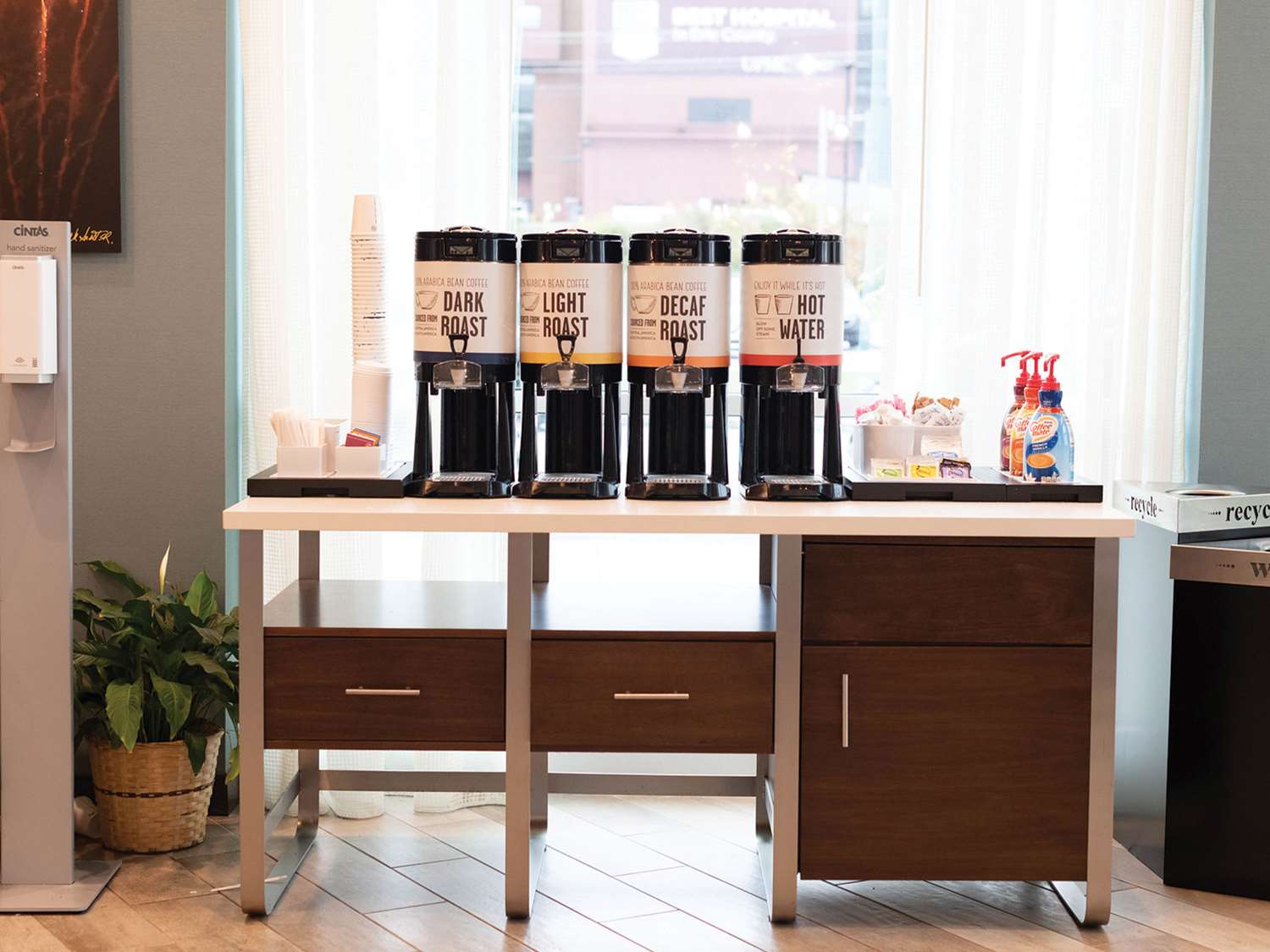 Фото Hampton Inn & Suites Erie Bayfront