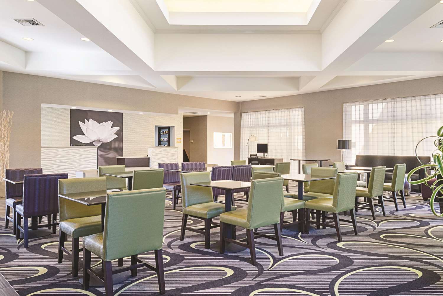 Фото La Quinta Inn & Suites by Wyndham Ontario Airport