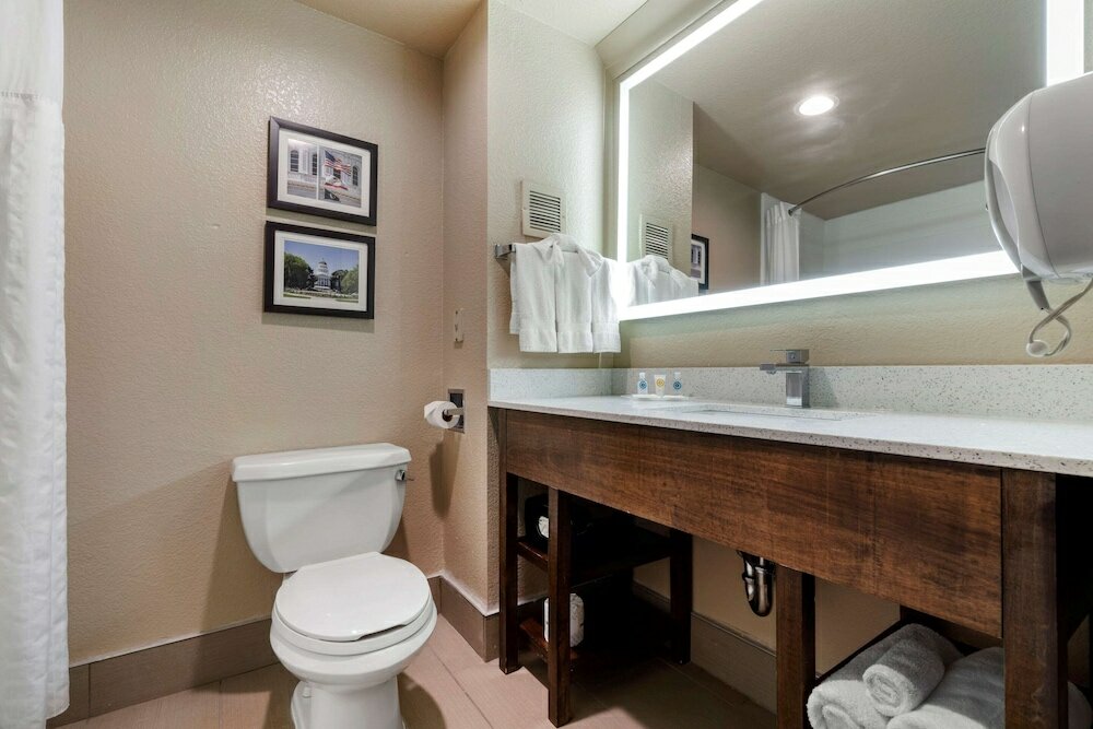 Фото Comfort Suites Downtown Sacramento