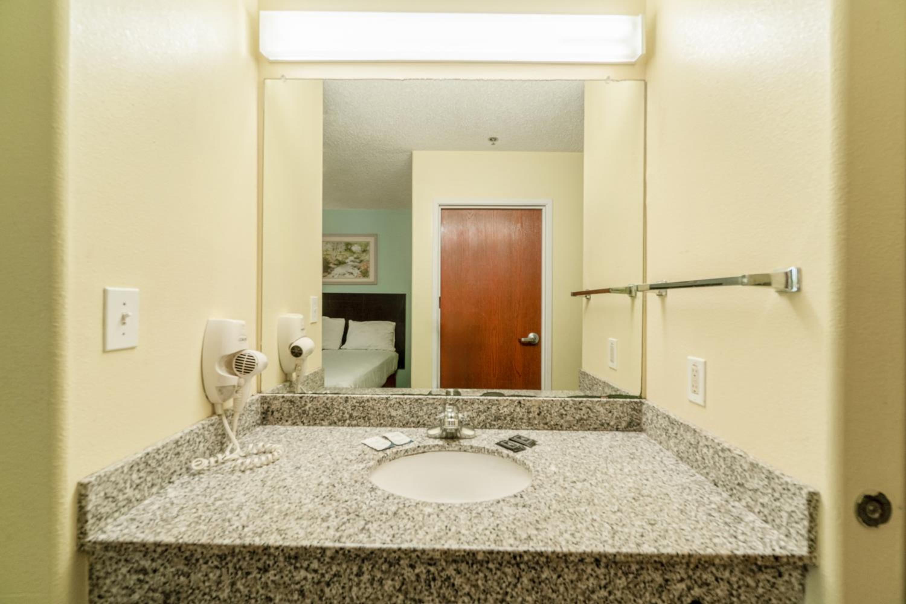 Фото Fairway Inn La Porte