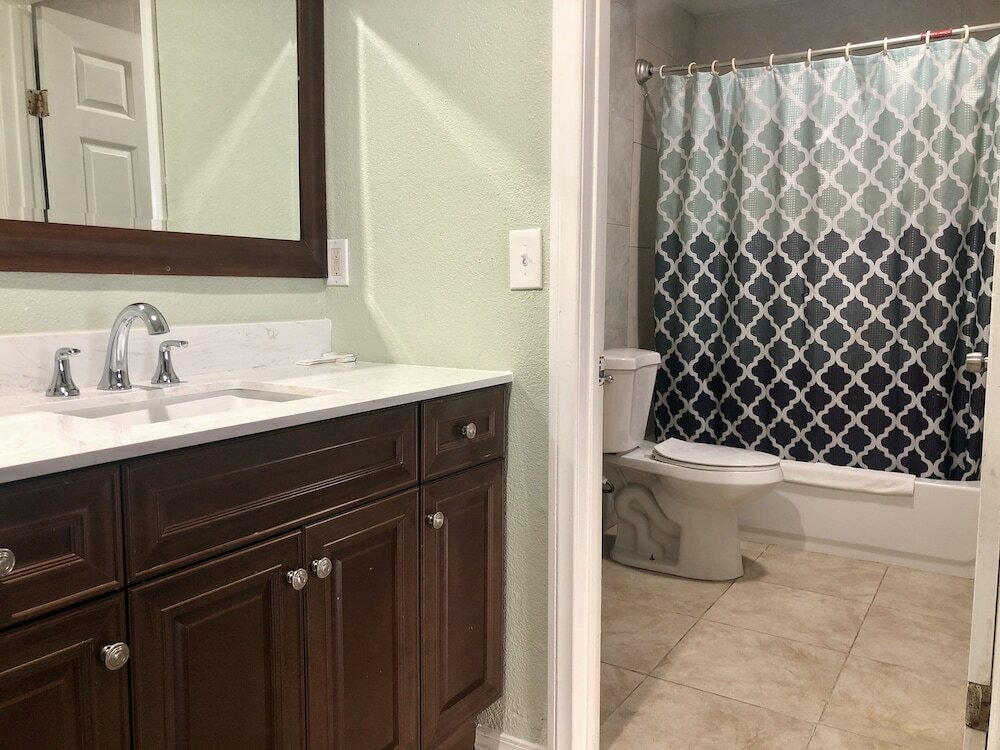 Фото La Petite Rouge Motel