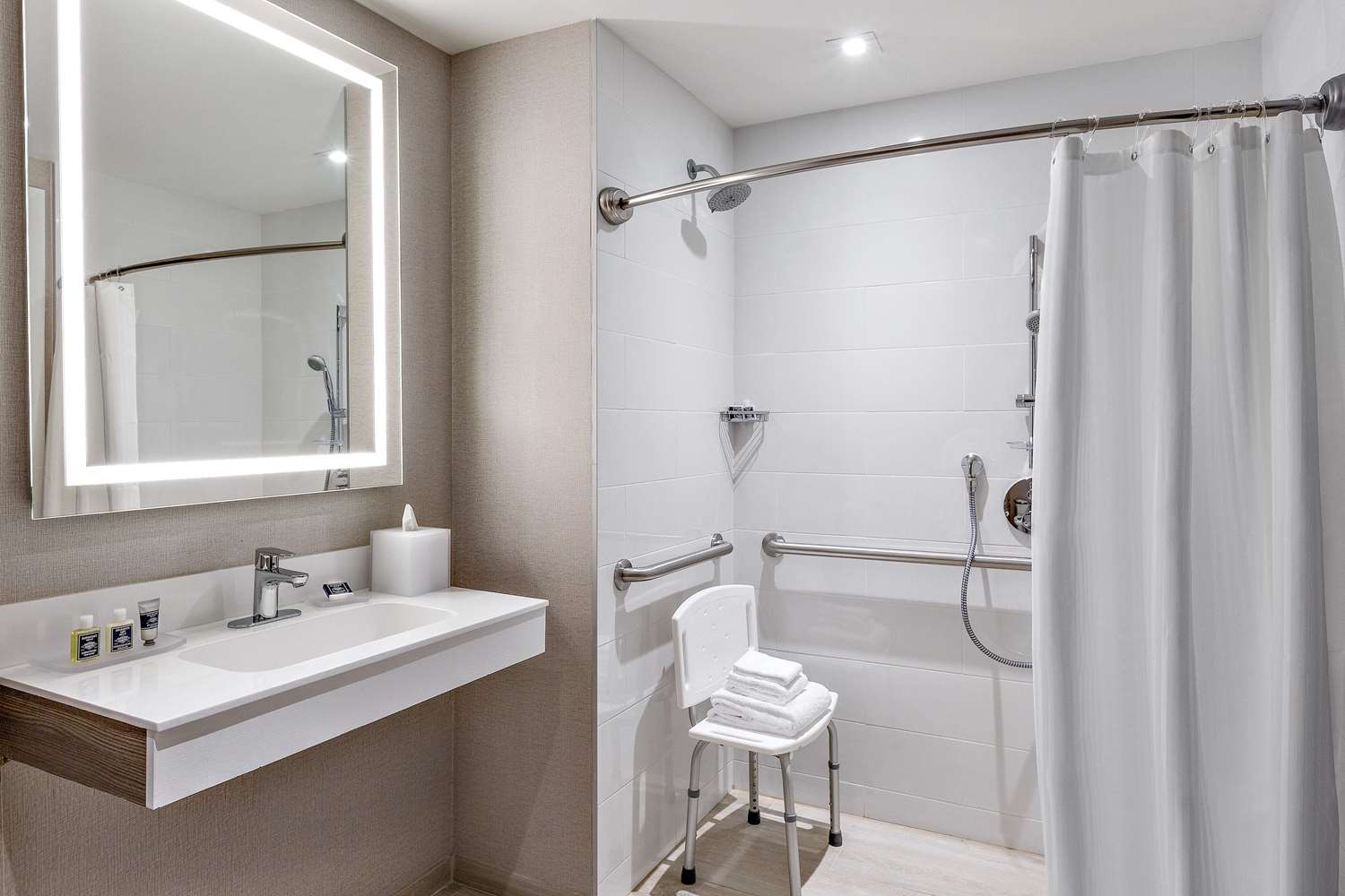 Фото The Altair Hotel Bay Harbor