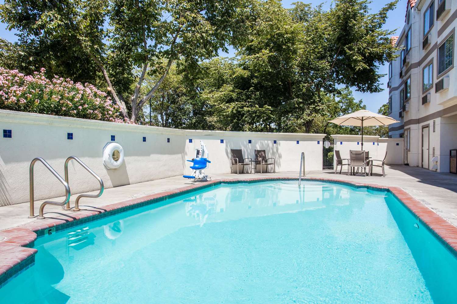 Фото La Quinta Inn & Suites by Wyndham Davis