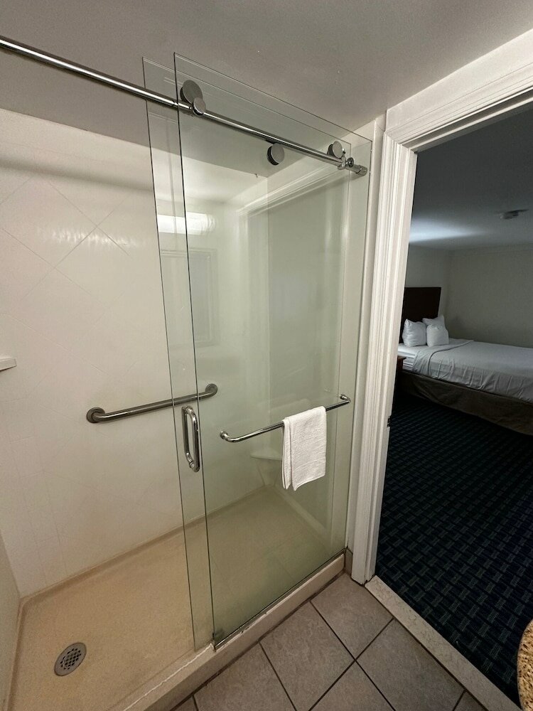 Фото Ramada by Wyndham Virginia Beach