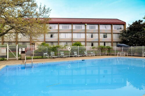 Гостиница Best Western Plus Chicago Hillside в Элмхерсте