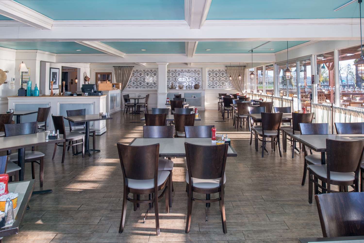 Фото Best Western Edgewater Resort