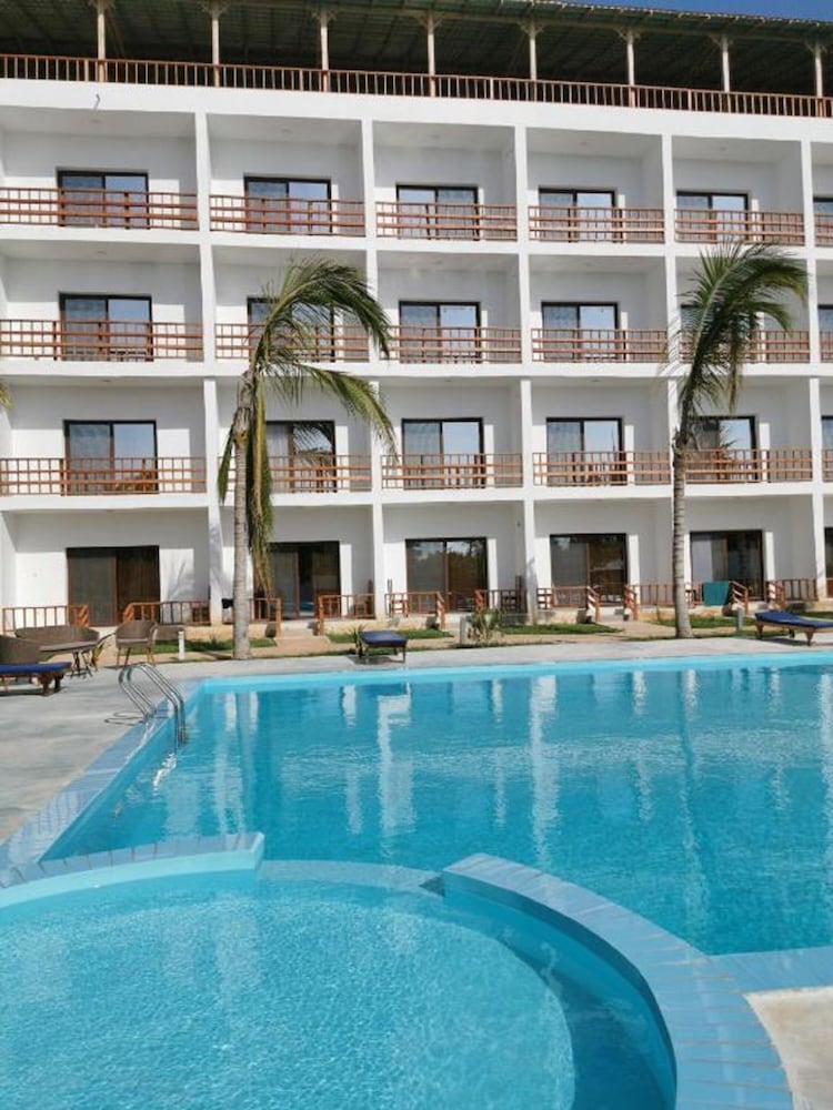 Фото Malika Nungwi Hotel