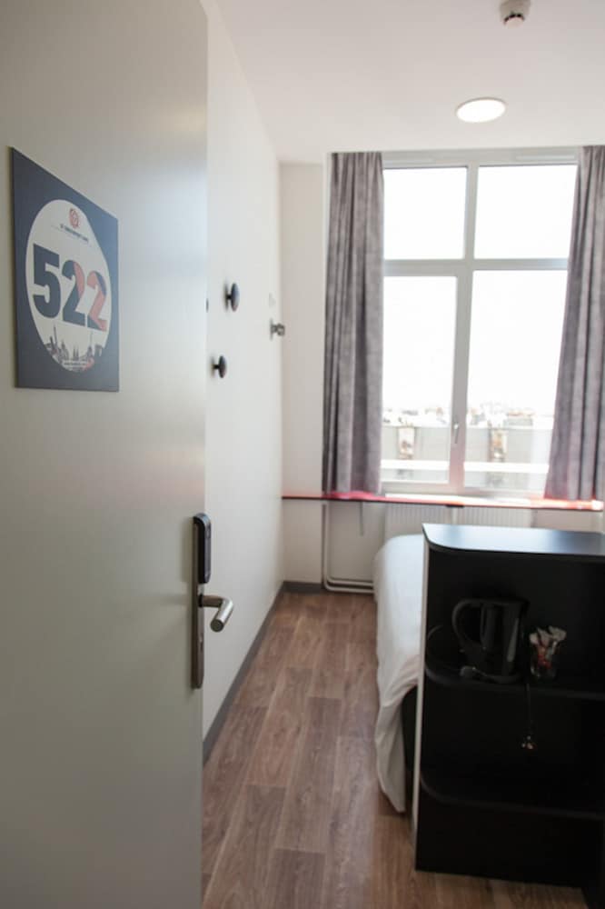 Фото St Christopher's Budget Hotel Paris