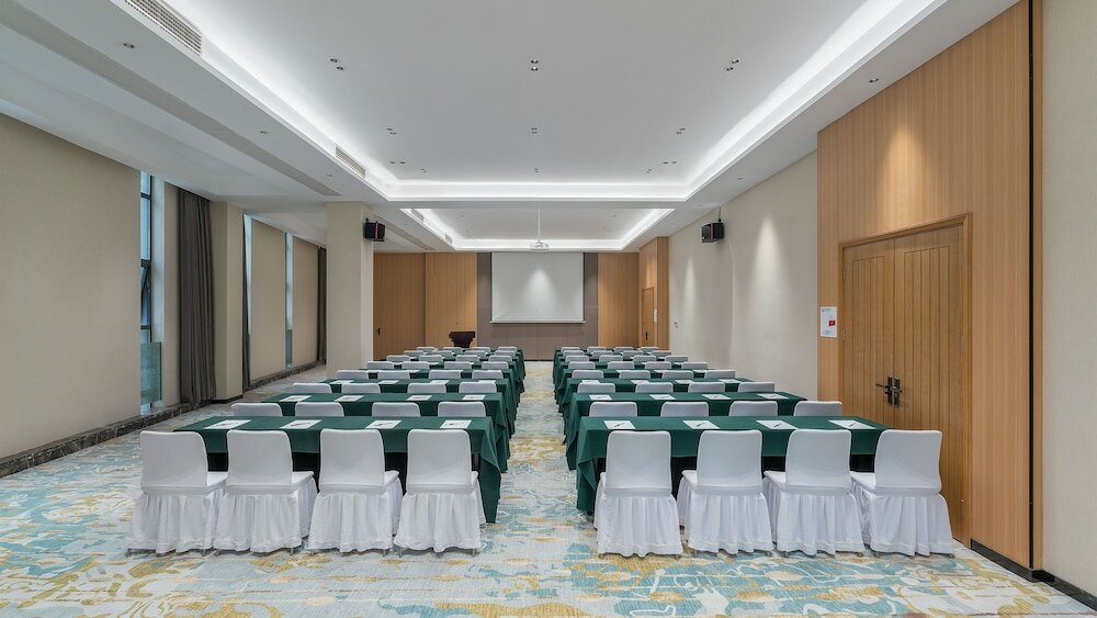 Фото Holiday Inn Express Huangshi Cihu Lake, an Ihg Hotel