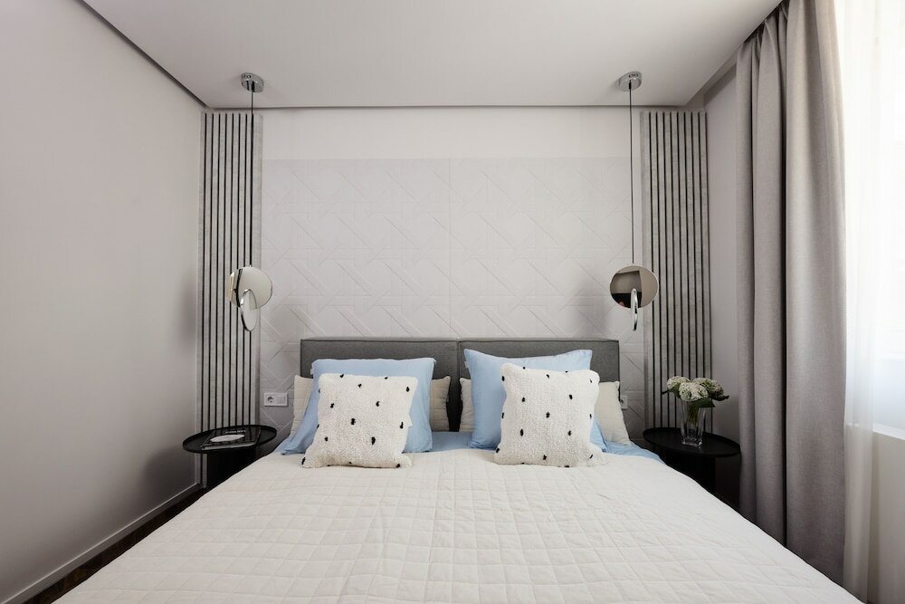 Фото The Amberlyn Suite Hotel