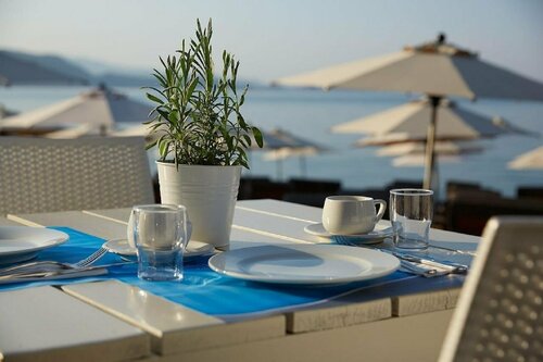 Внешний вид отеля Lichnos Beach Hotel & Suites в Святой Κυριακή, фото 5