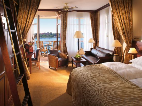 Фото Yachthafenresidenz Hohe Düne