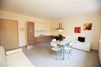 Фото Mariposa Apartments