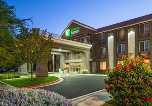 Гостиница Holiday Inn Express Lancaster в Палмдэйле