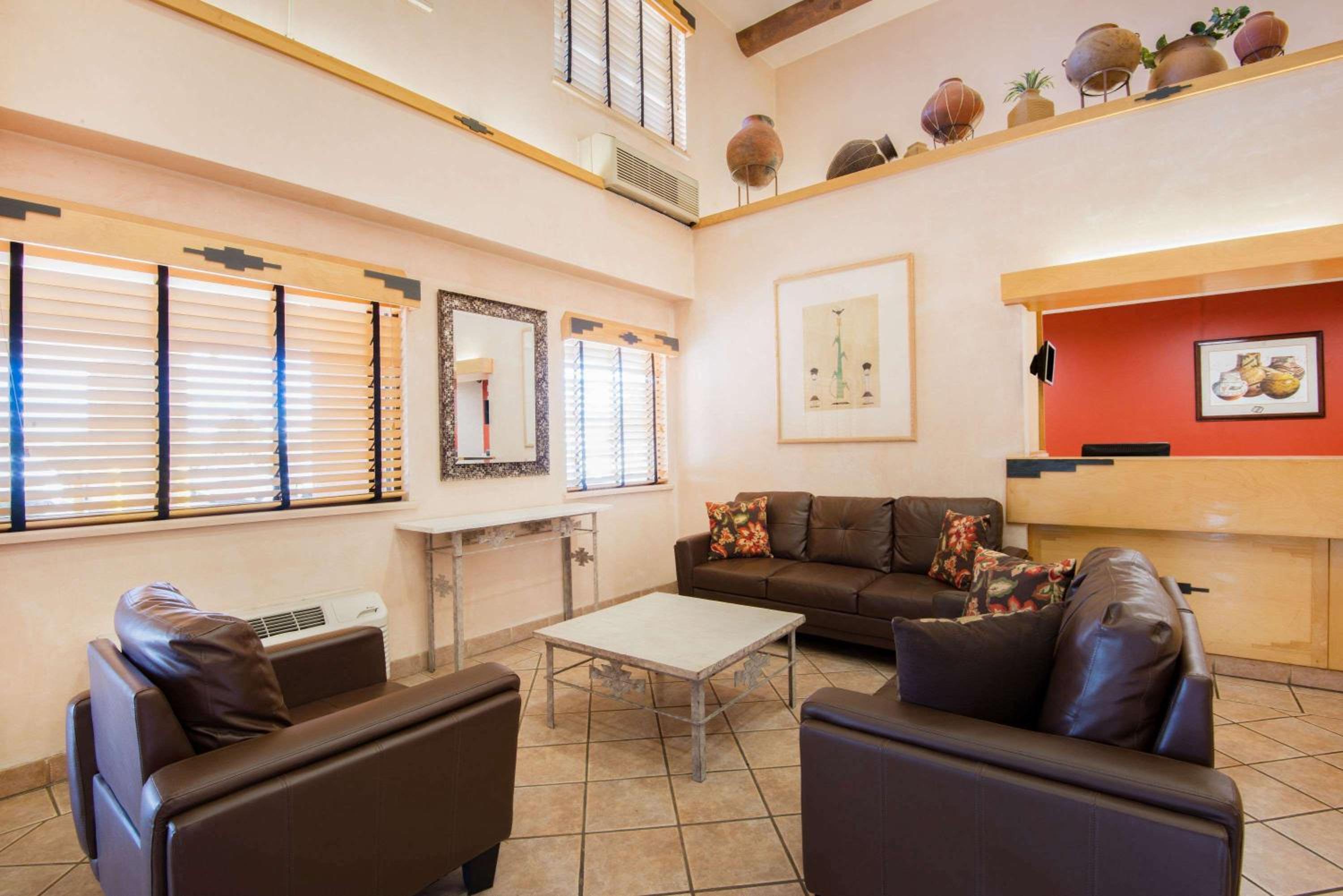 Фото Hawthorn Suites by Wyndham Albuquerque