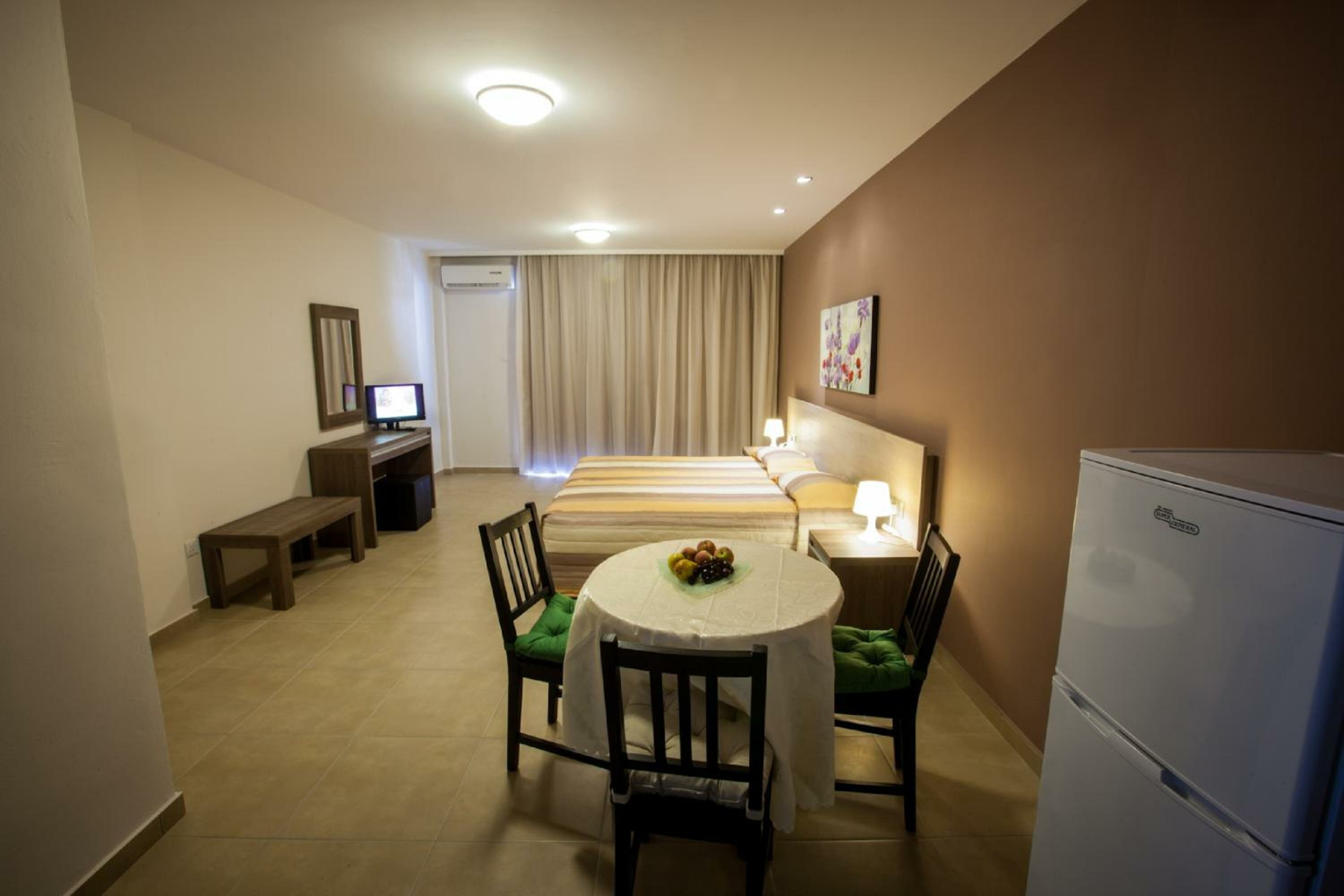 Фото Crystallo Apartments