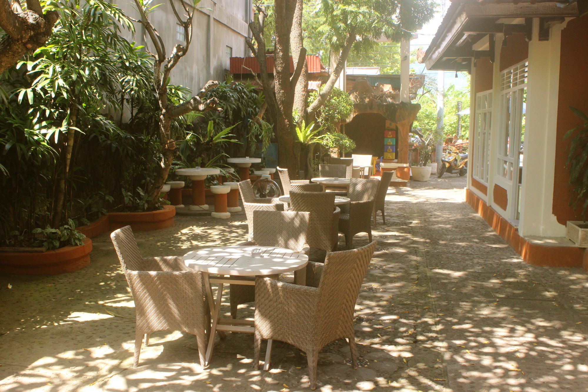 Фото Chonos Hotel Lovina